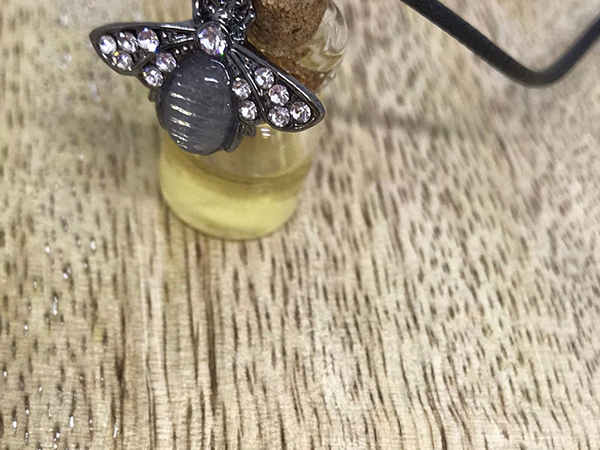 Honey Jar with Bee Charm - Black